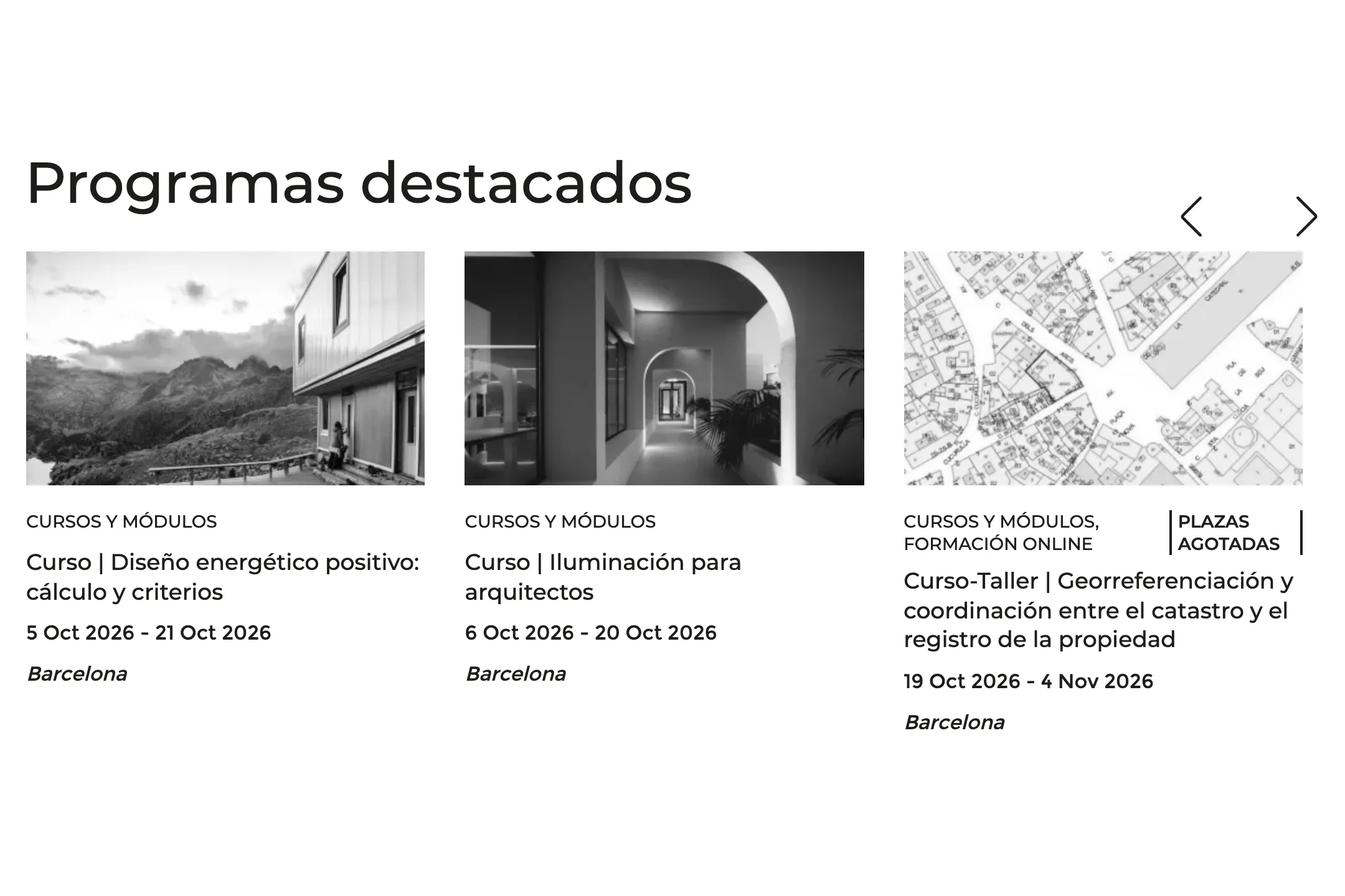 Módulo «Programas destacados» con tres tarjetas de curso, cada una con foto en blanco y negro, tipo de formación, título, fechas y lugar