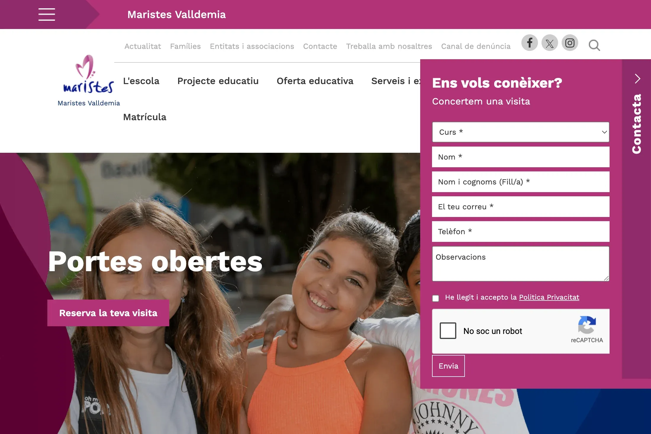 Home de Maristes Valldemia con el panel «Ens vols conèixer?» desplegado, con el formulario para concertar una visita.